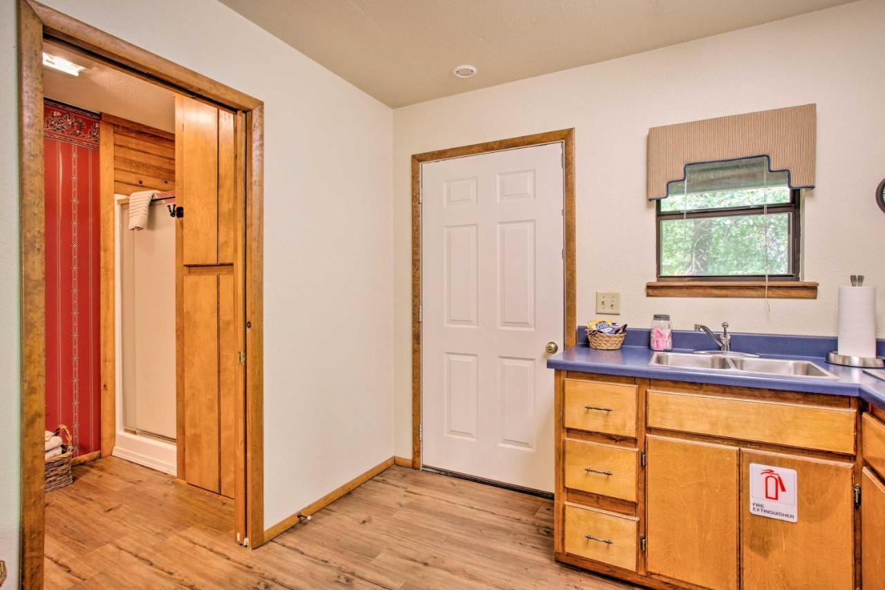 Bright Davis Escape With Screened-In Porch! Exteriör bild